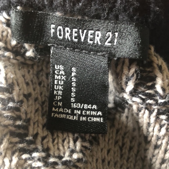 Black and cream sweater with a fun design - Picture 2 of 2